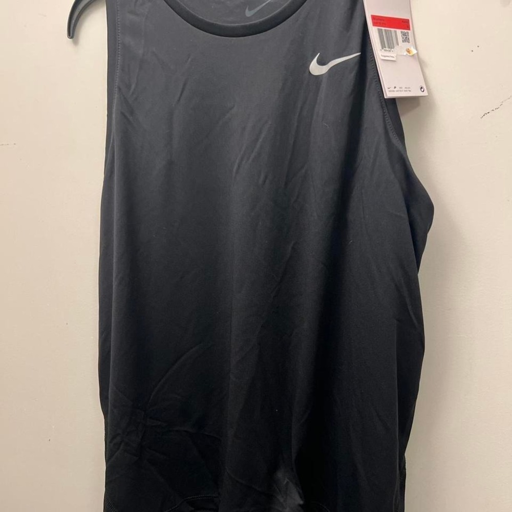 NWT Nike Black Running Shirt Size Large. Mesh Back